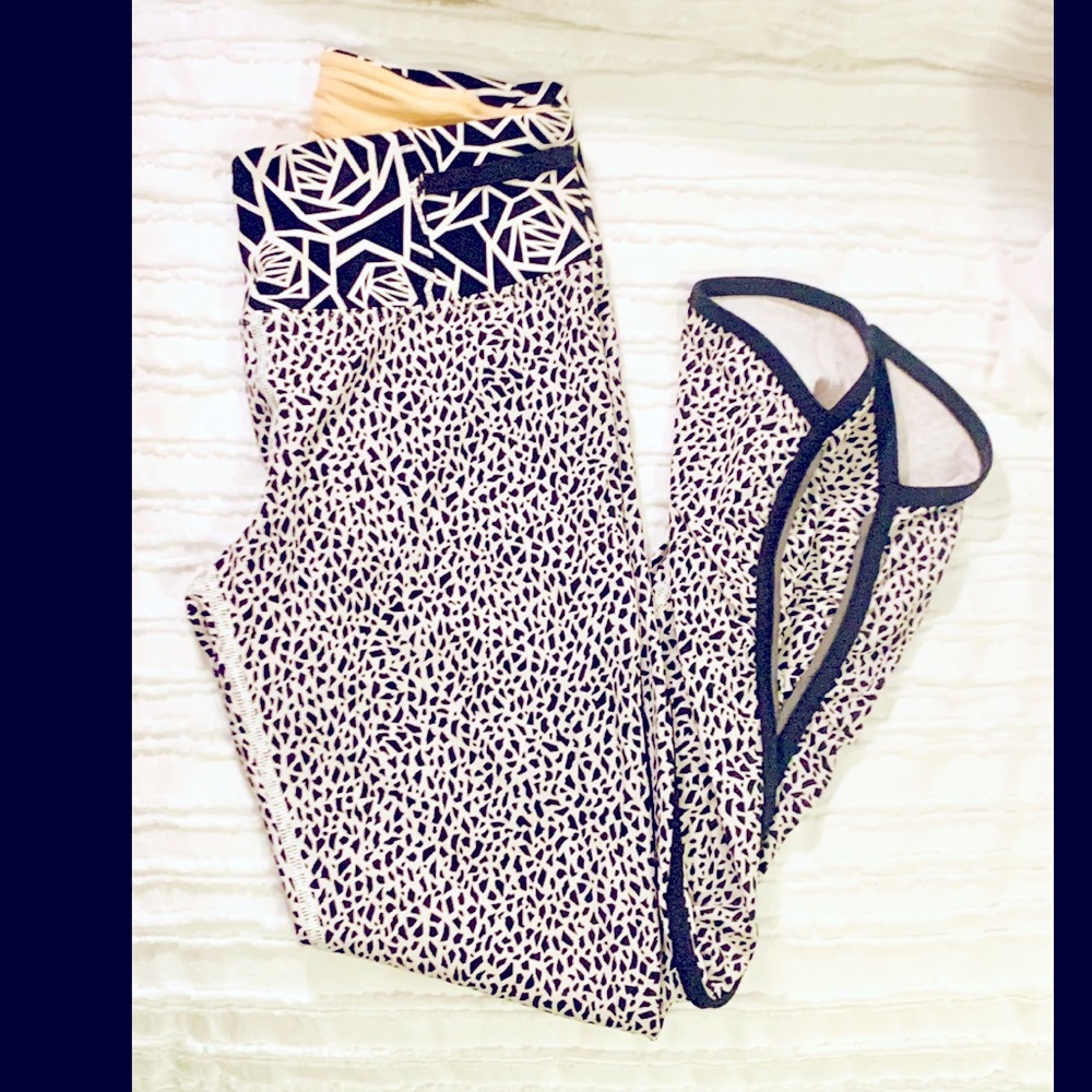 lululemon Geometric Rose Cropped Legging